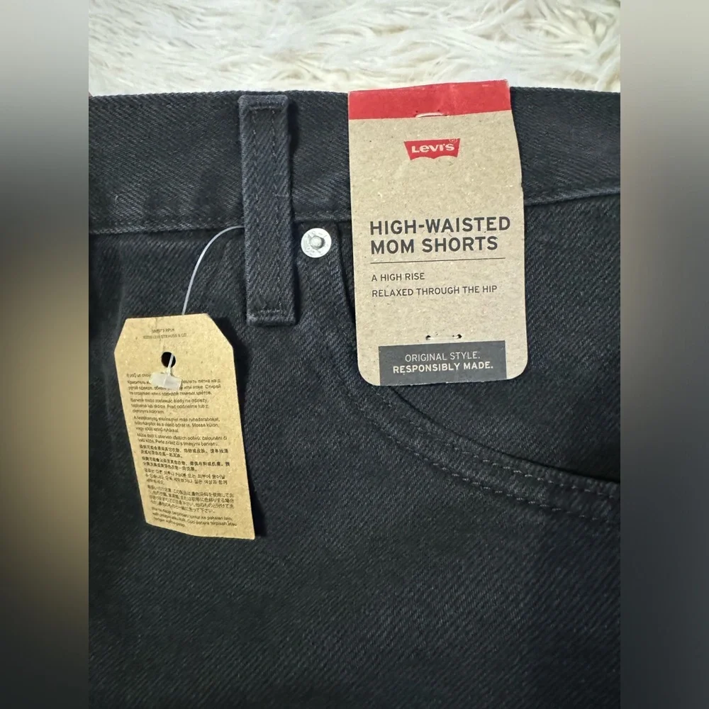 Levi’s HIGH WAISTED MOM WOMEN'S SHORTS (PLUS SIZE)
22W 26W wonderful black NWT - Picture 7 of 12
